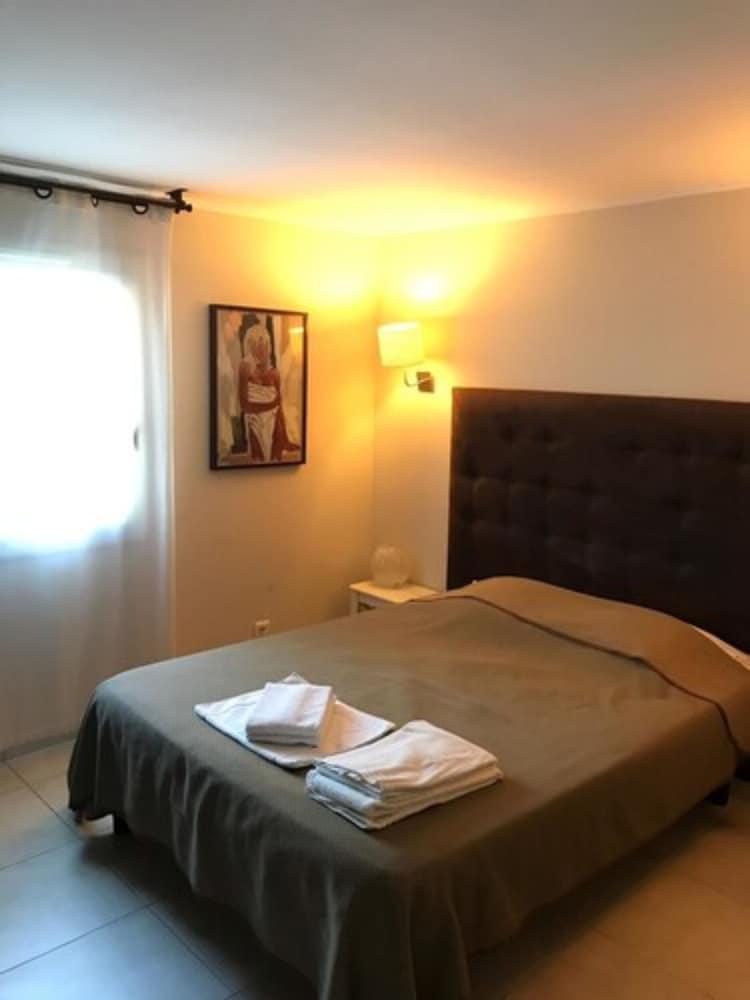 Hotel Le Medieval Aigues-Mortes Exterior foto