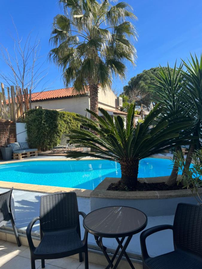 Hotel Le Medieval Aigues-Mortes Exterior foto