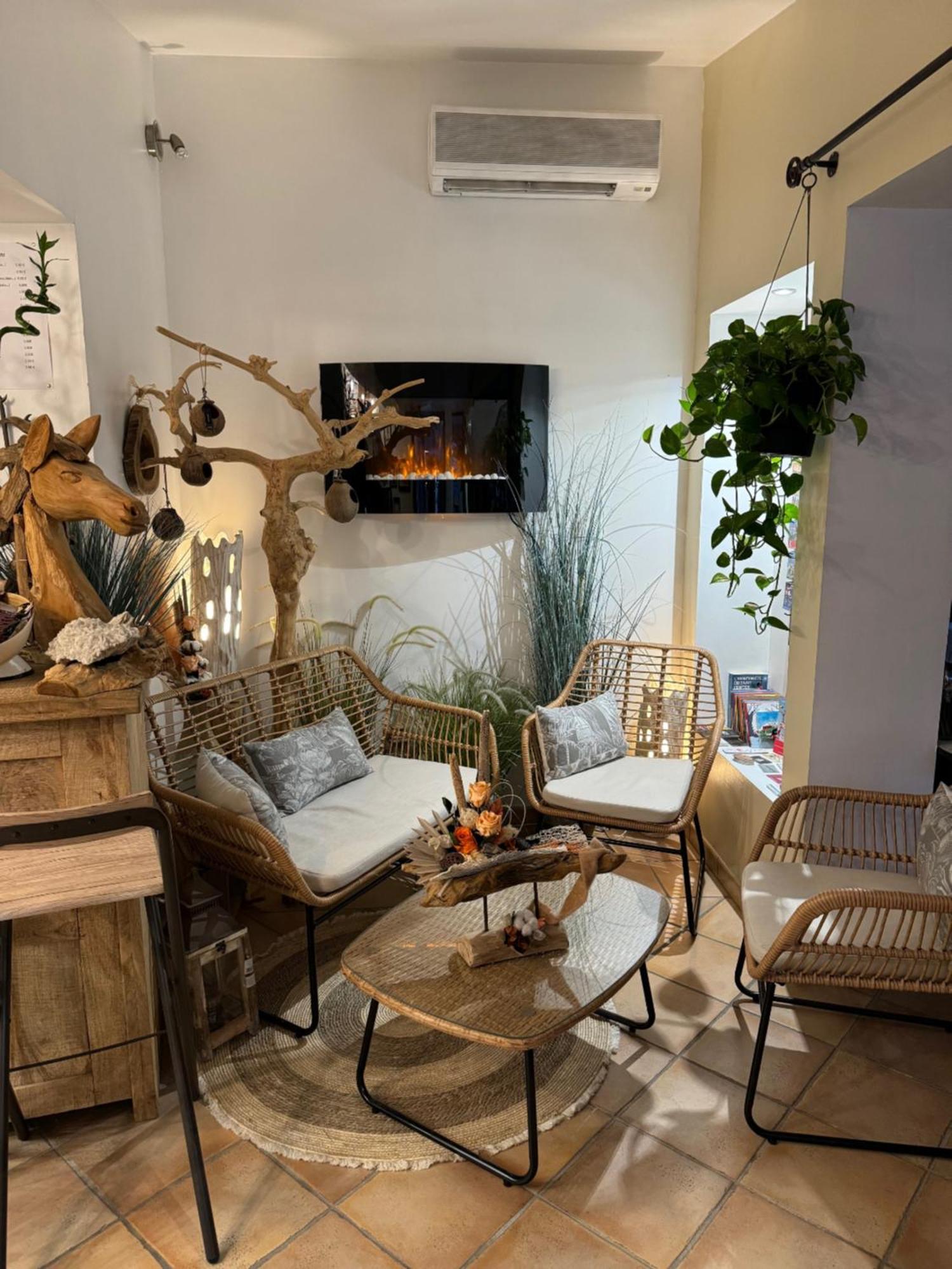 Hotel Le Medieval Aigues-Mortes Exterior foto