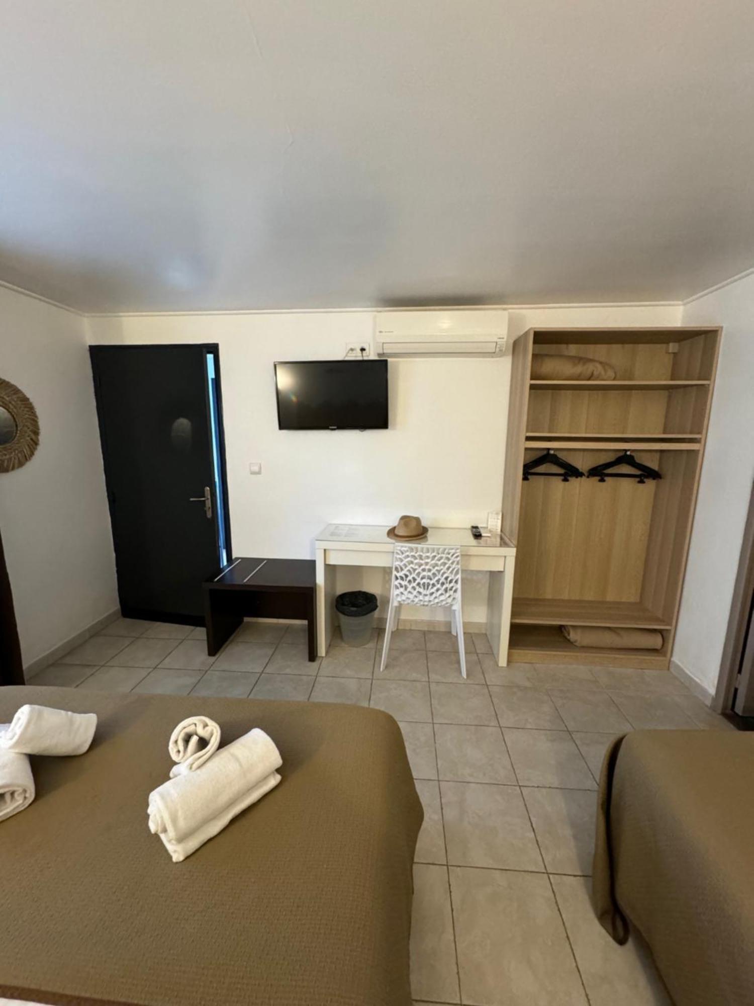 Hotel Le Medieval Aigues-Mortes Exterior foto