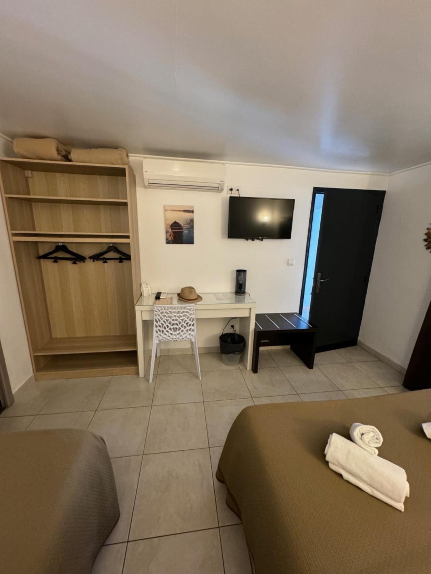 Hotel Le Medieval Aigues-Mortes Exterior foto