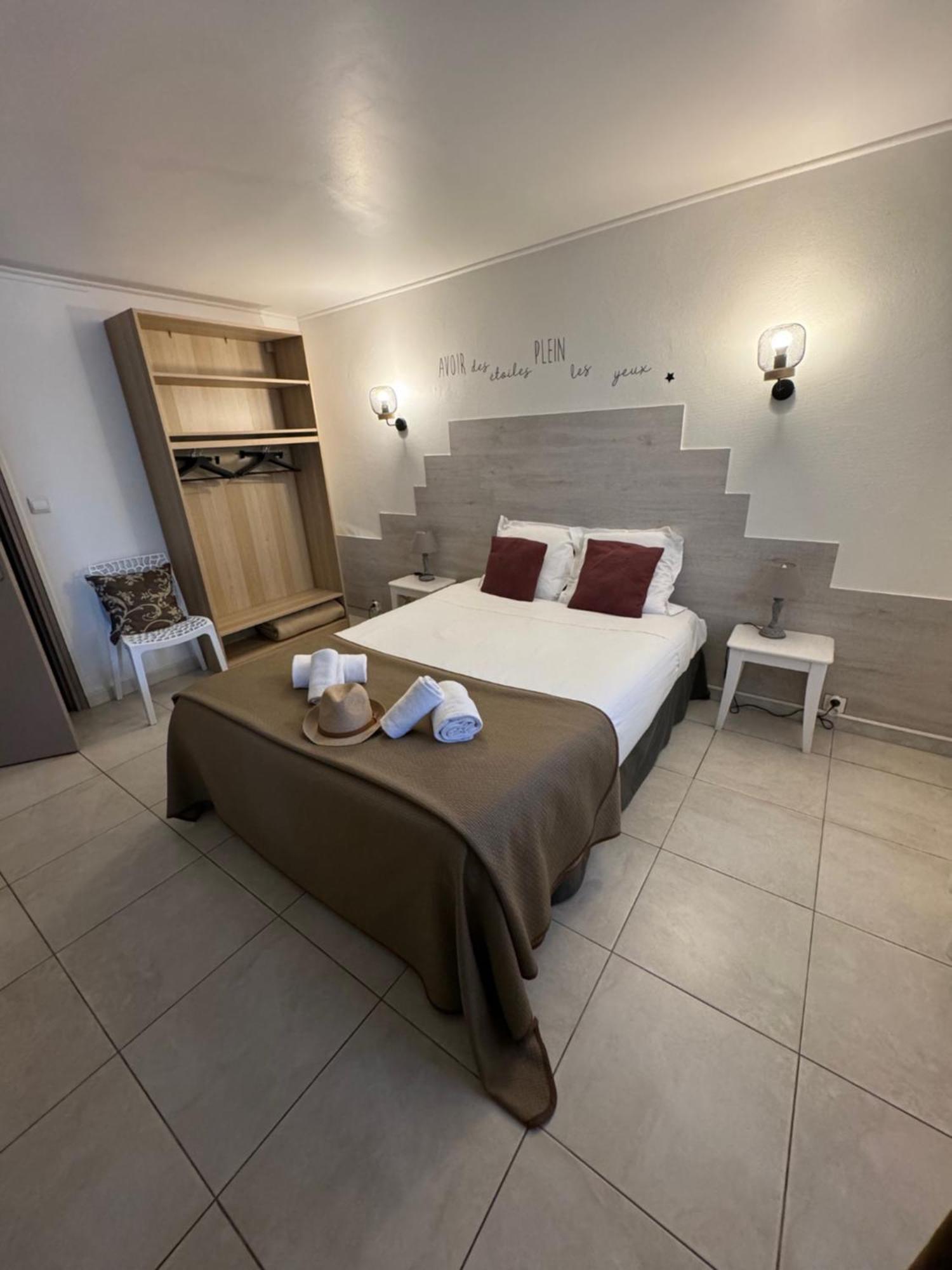 Hotel Le Medieval Aigues-Mortes Exterior foto