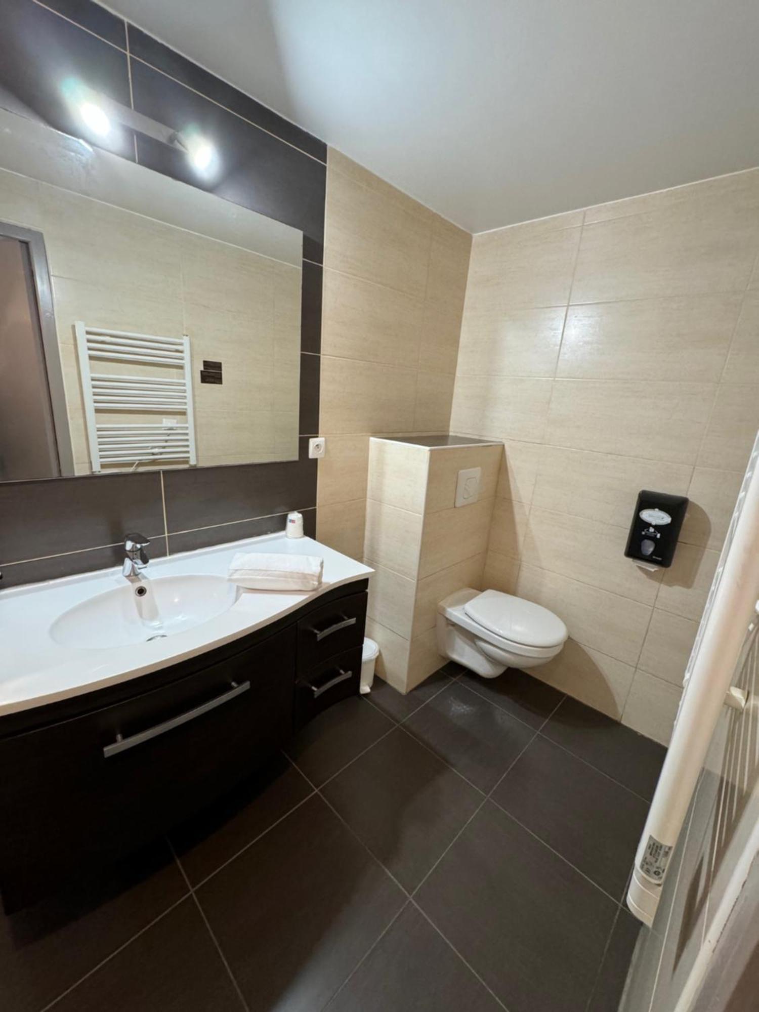 Hotel Le Medieval Aigues-Mortes Exterior foto