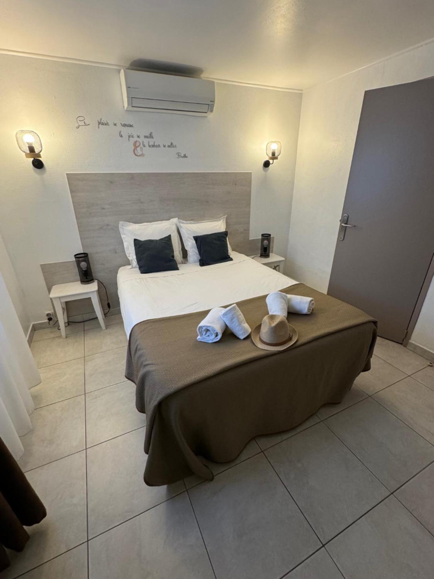 Hotel Le Medieval Aigues-Mortes Exterior foto